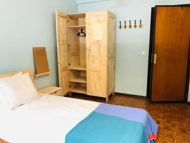 Private room at Av. Columbano Bordalo Pinheiro, image 13 of 13