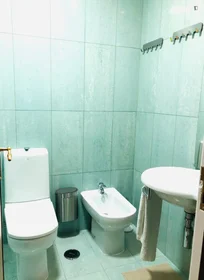 Private room at Av. Columbano Bordalo Pinheiro, image 5 of 13