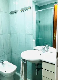 Private room at Av. Columbano Bordalo Pinheiro, image 6 of 13