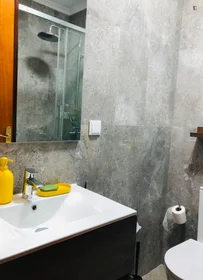 Private room at Av. Columbano Bordalo Pinheiro, image 8 of 13