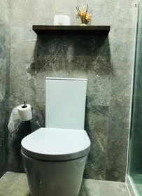 Private room at Av. Columbano Bordalo Pinheiro, image 9 of 13