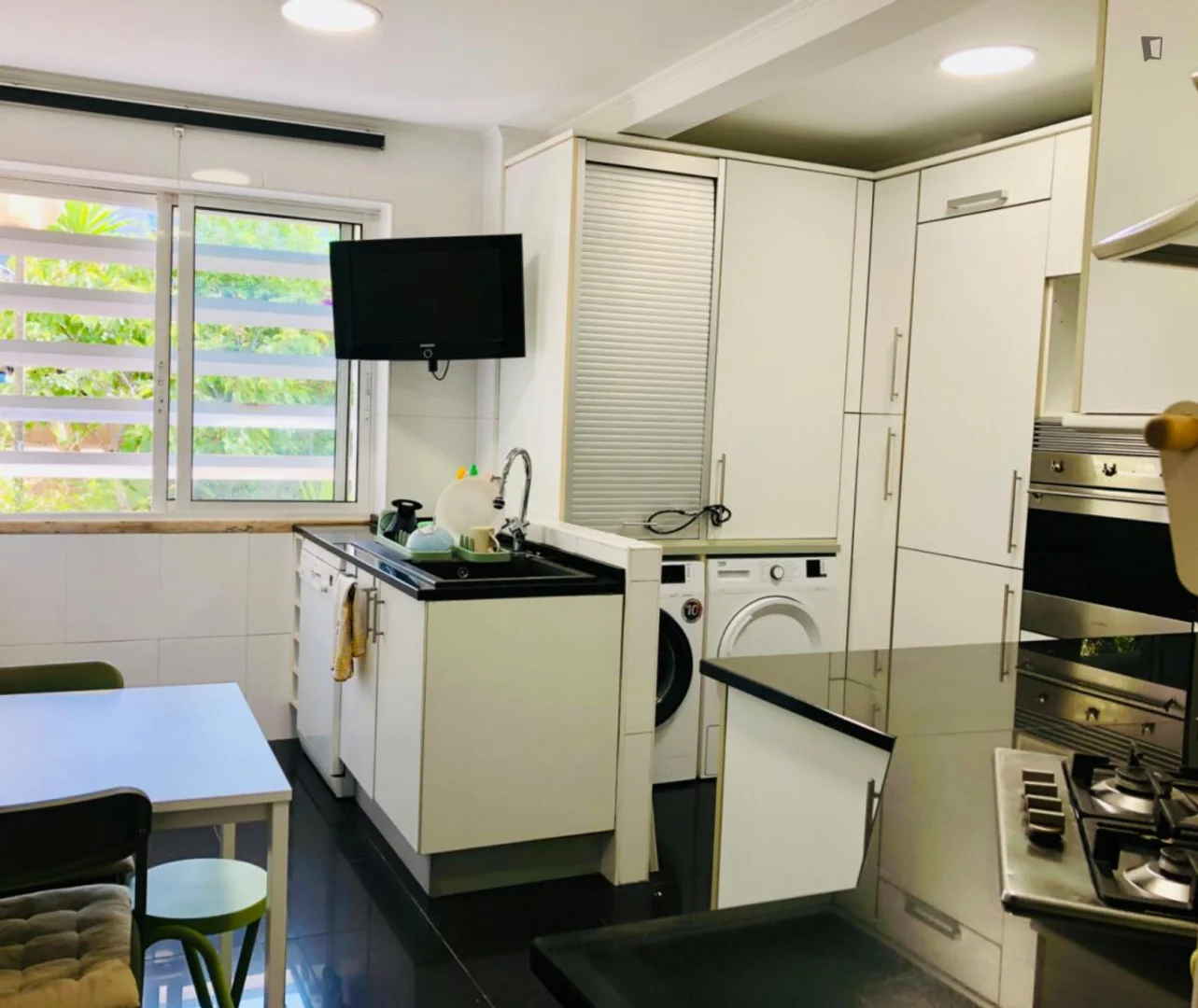 Room for rent in student apartment in , fully furnished