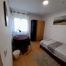 Private room at Rua Guiomar Torresão, image 1 of 10