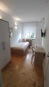 Quarto privado em Rua Dona Filipa de Lencastre, imagem 1 de 10