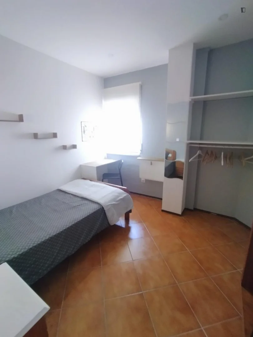Chambre conviviale pour les étudiants dans  avec des équipements modernes