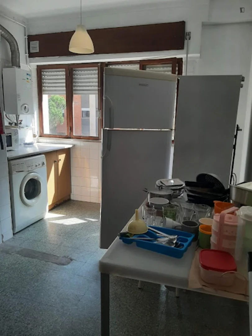 Chambre confortable pour étudiants disponible dans 