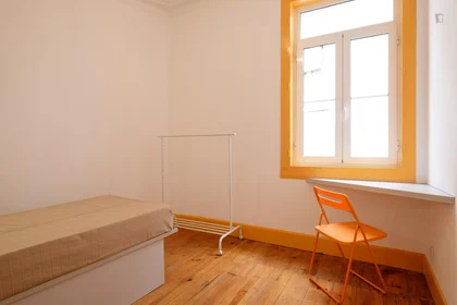 Chambre privée à Rua dos Oleiros, image 1 de 10