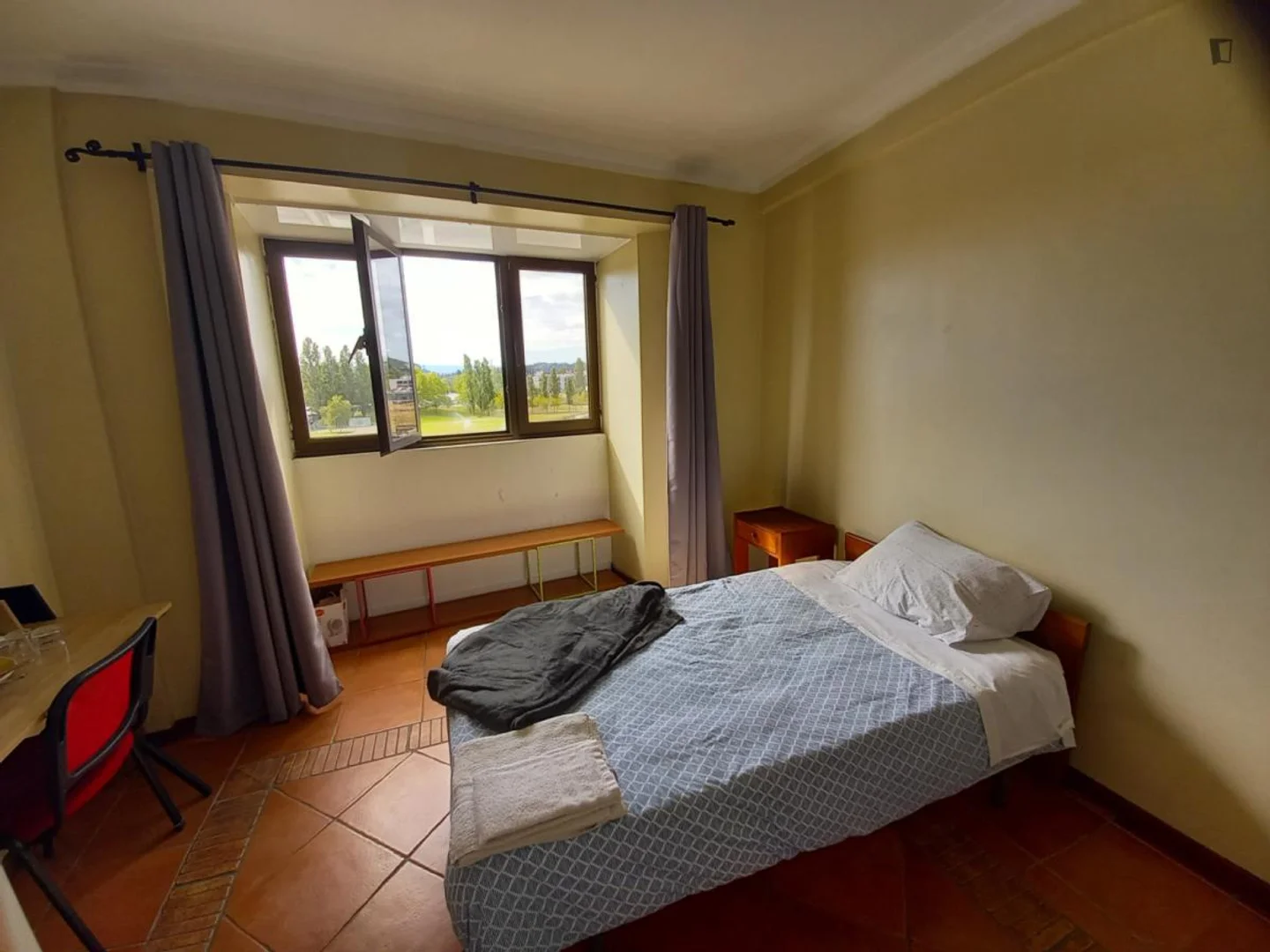 Bright and airy student room with easy university access in