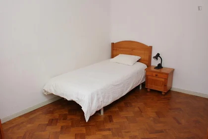 Habitación privada en Rua Santos Rocha, imagen 1 de 10
