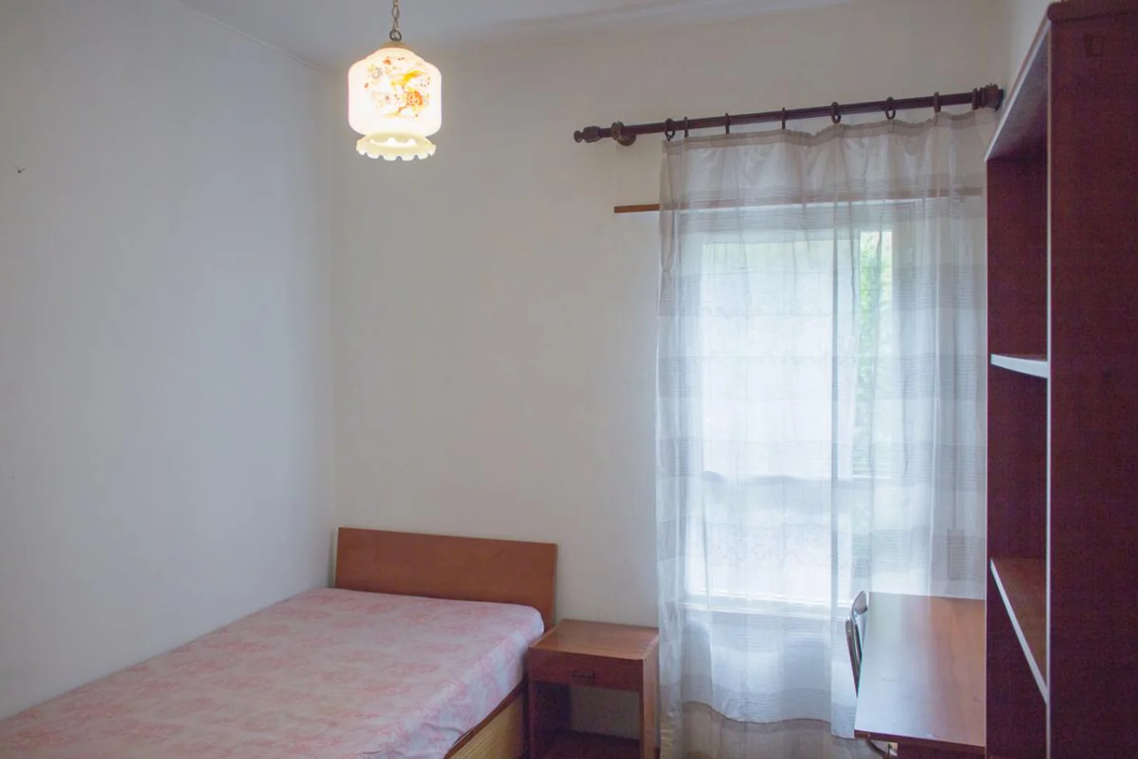 Habitación estudiantil económica cerca del campus en 