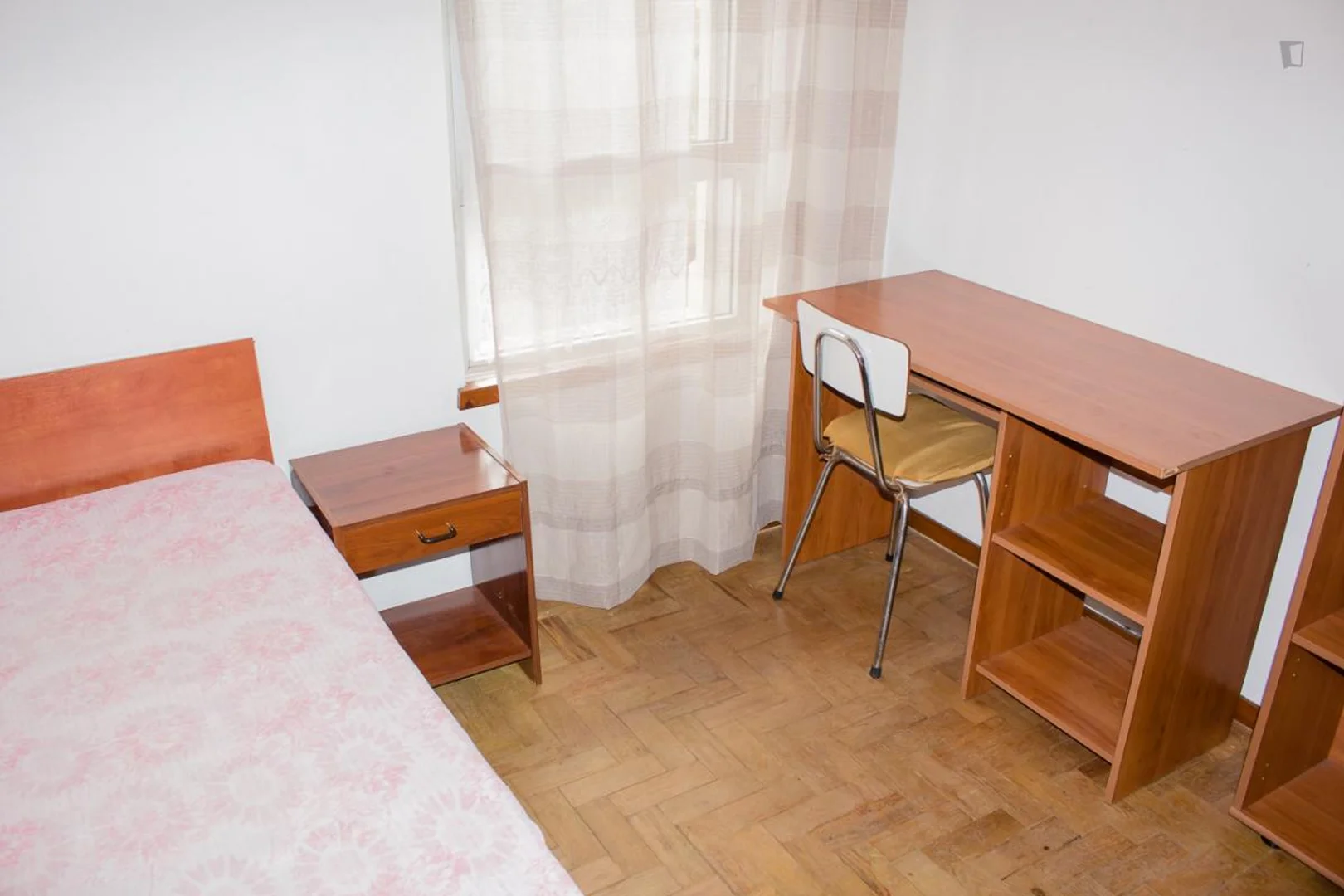 Habitación acogedora para estudiantes disponible en 