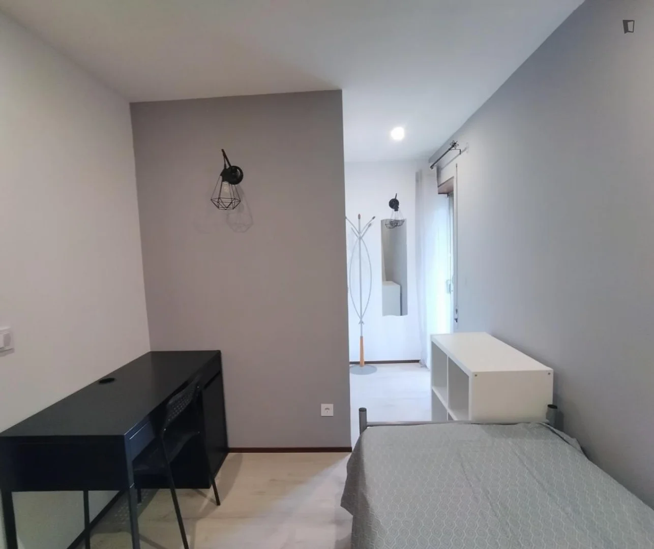 Affordable room for students with ample lighting in 