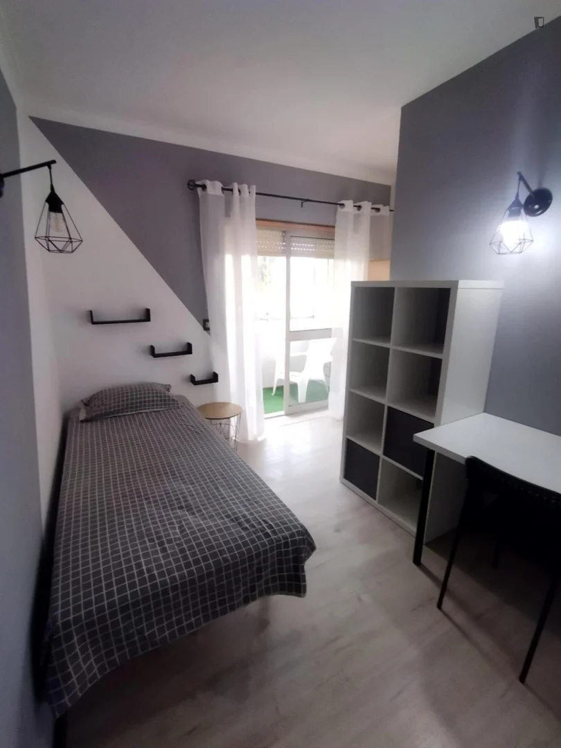 Room for rent in student apartment in , fully furnished