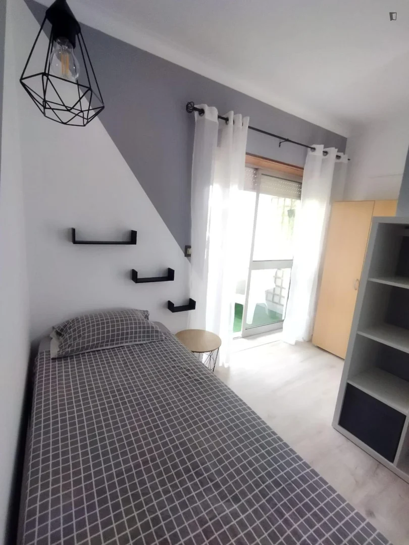 Comfortable and spacious student room in 