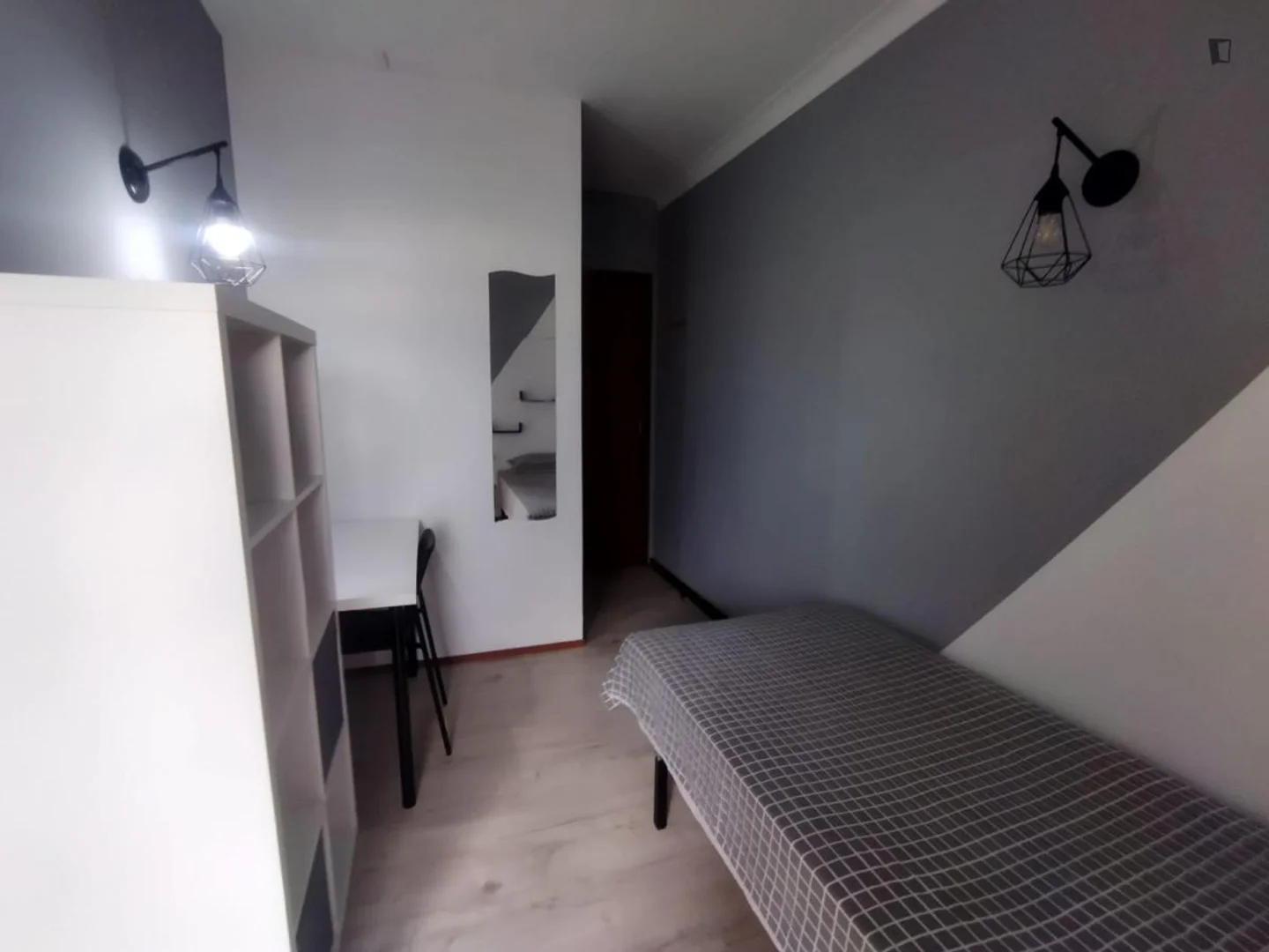 Room for rent in student apartment in , fully furnished