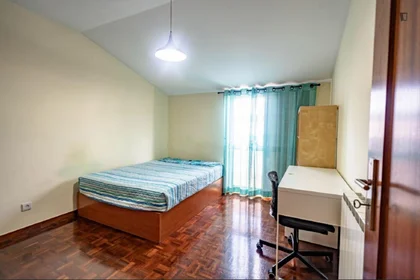Habitación privada en Praça Mestre Pêro, imagen 1 de 10