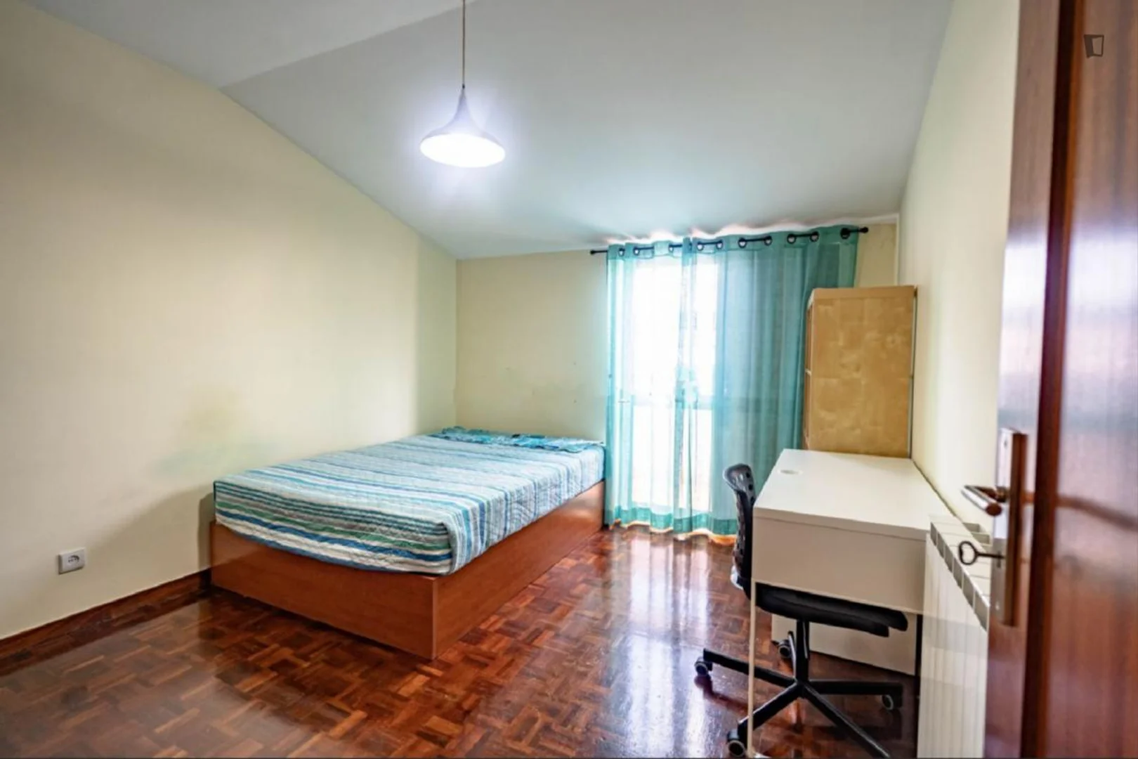 Habitación en apartamento estudiantil en alquiler en , completamente amueblado