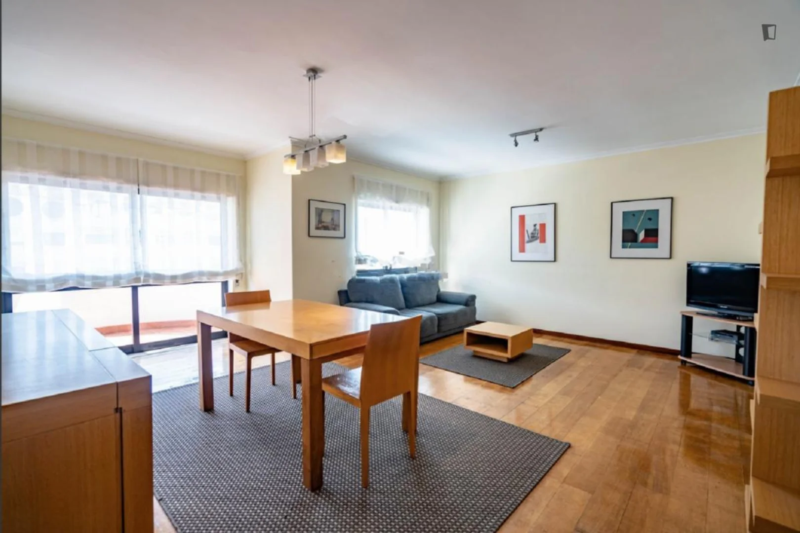 Habitación para estudiantes en  con área de estudio y facilidades compartidas