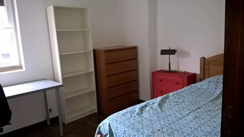 Private room at Rua Carolina Michaellis, image 1 of 6