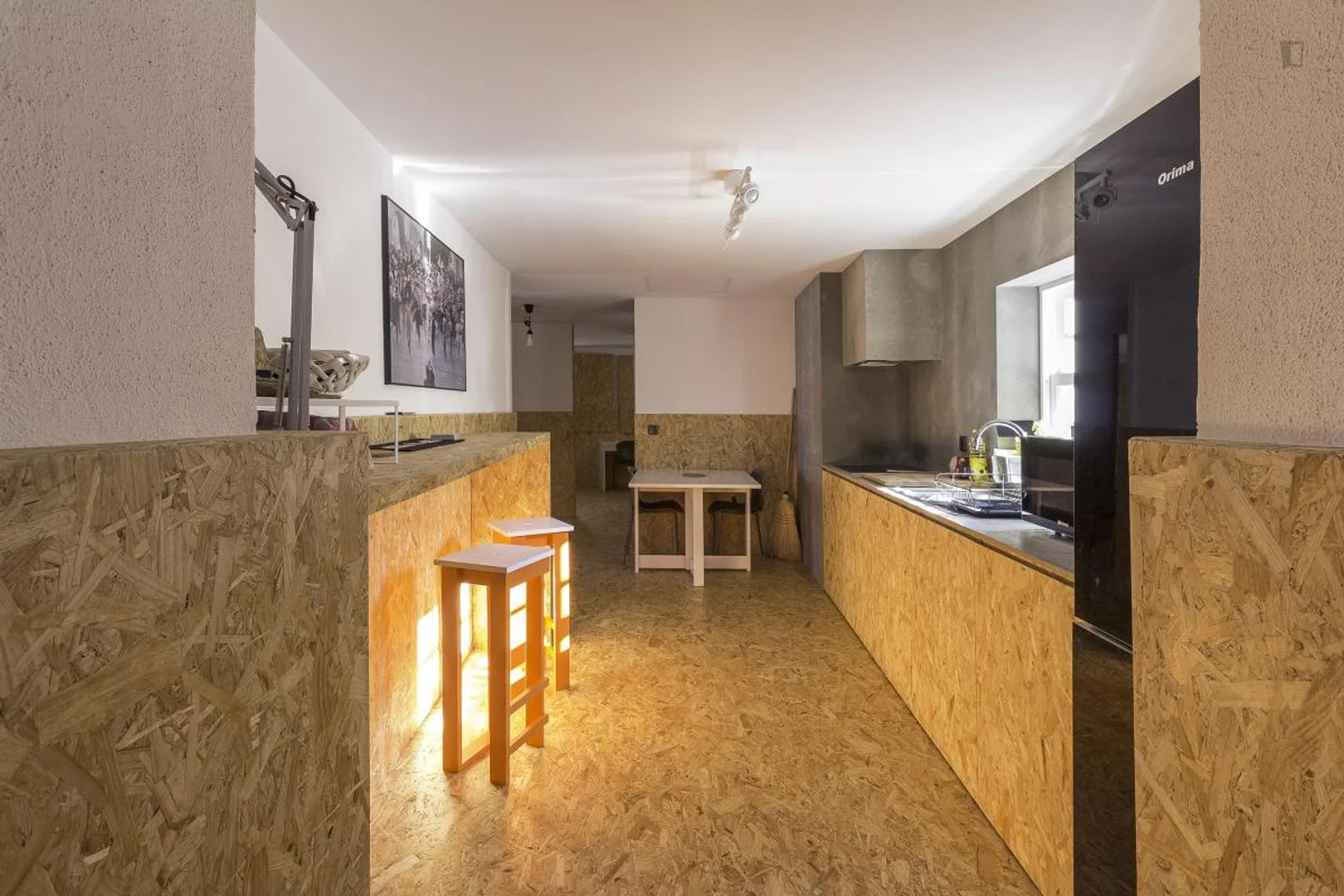 Habitación estudiantil luminosa y aireada con fácil acceso a la universidad en 