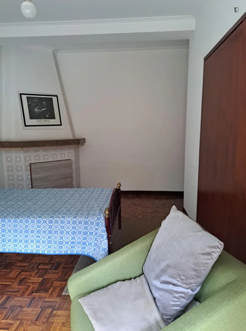 Chambre d'étudiant confortable et spacieuse dans 