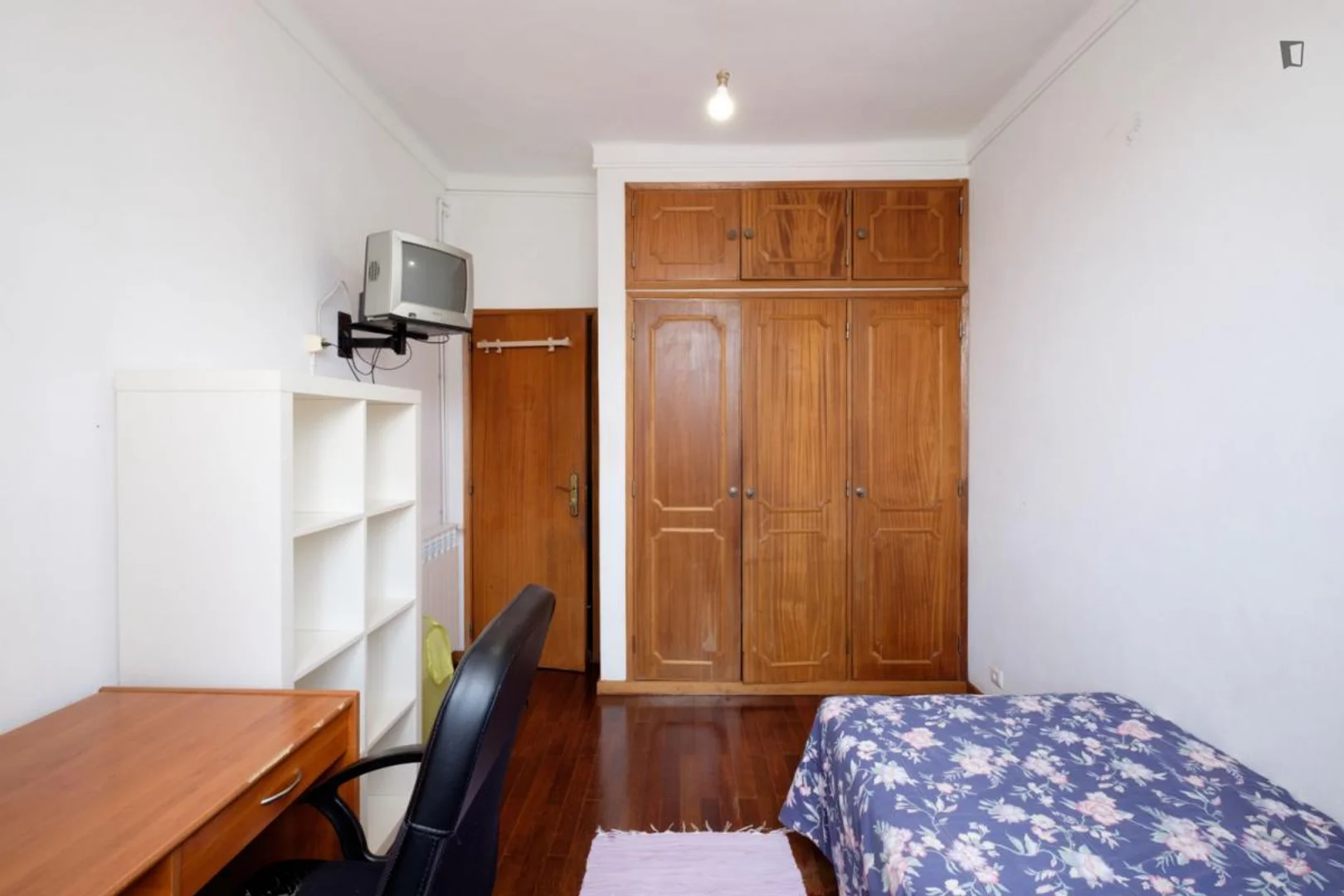Habitación acogedora para estudiantes disponible en 