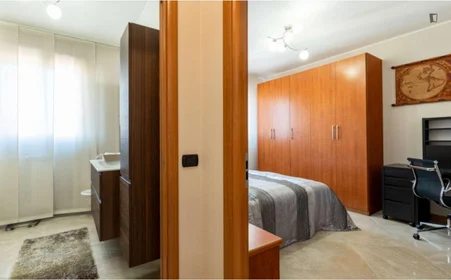 Logement entier à Via delle Forze Armate, image 4 de 24