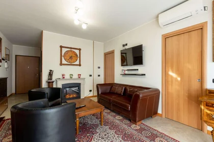 Logement entier à Via delle Forze Armate, image 8 de 24