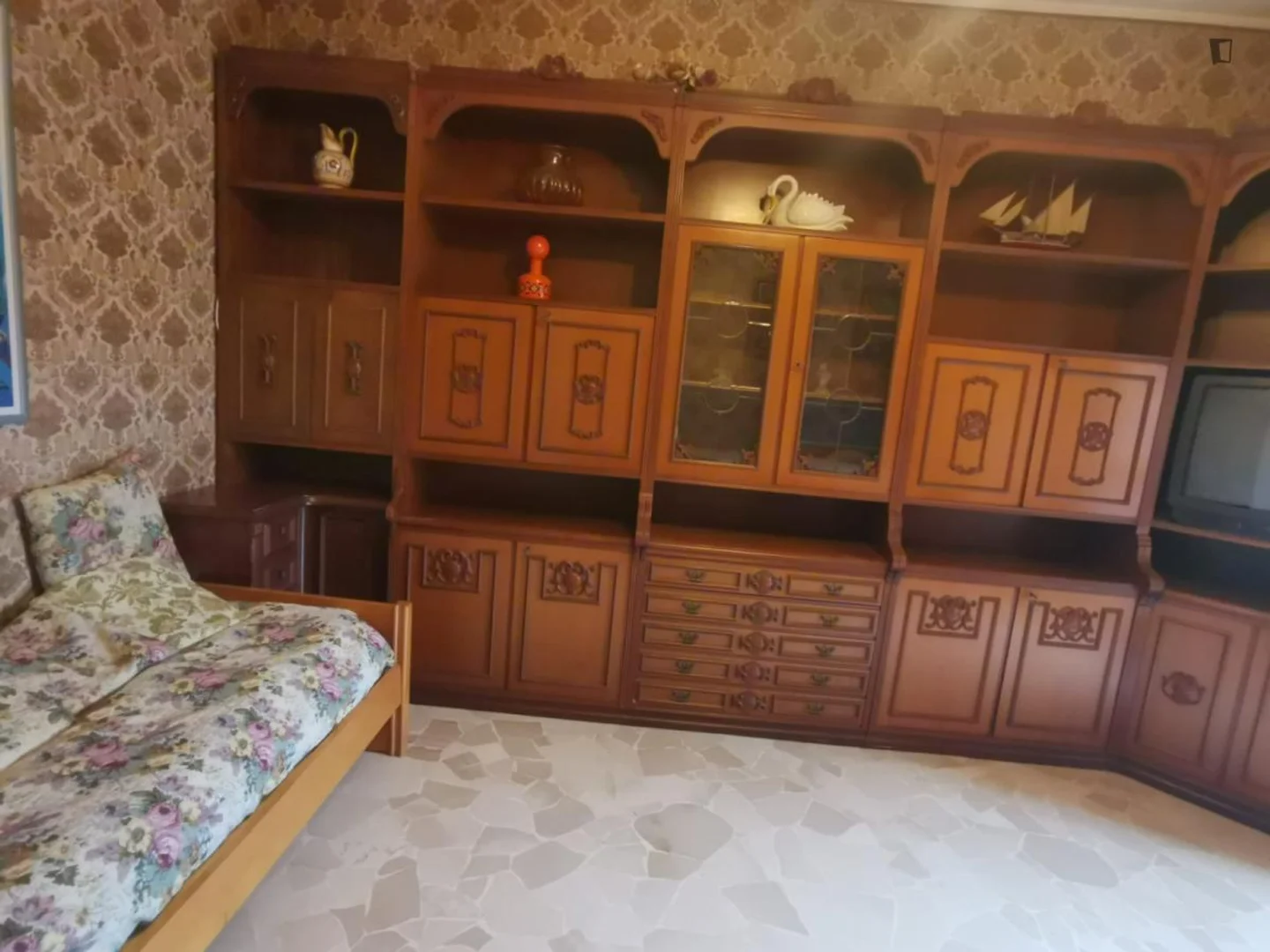Chambre confortable pour étudiants disponible dans 