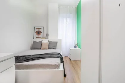Habitación privada en Via Tavazzano, imagen 1 de 14