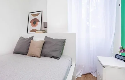 Habitación privada en Via Tavazzano, imagen 3 de 14