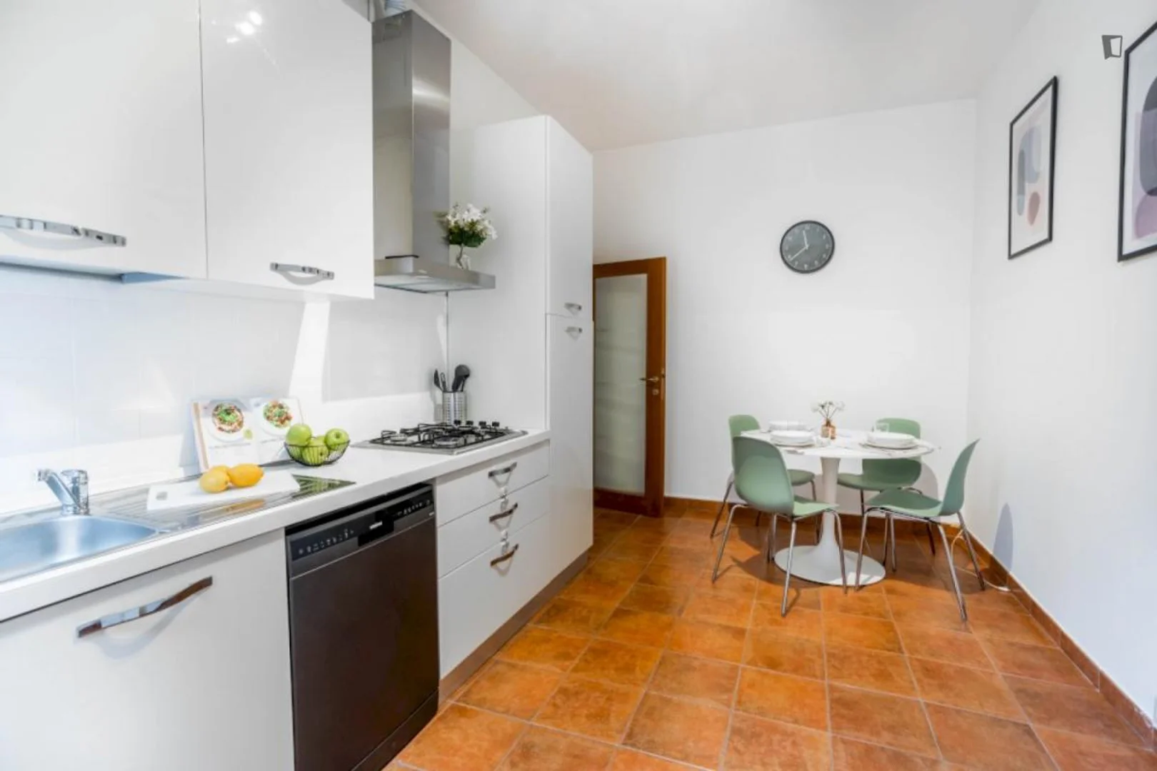 Habitación estudiantil económica con ubicación conveniente en 