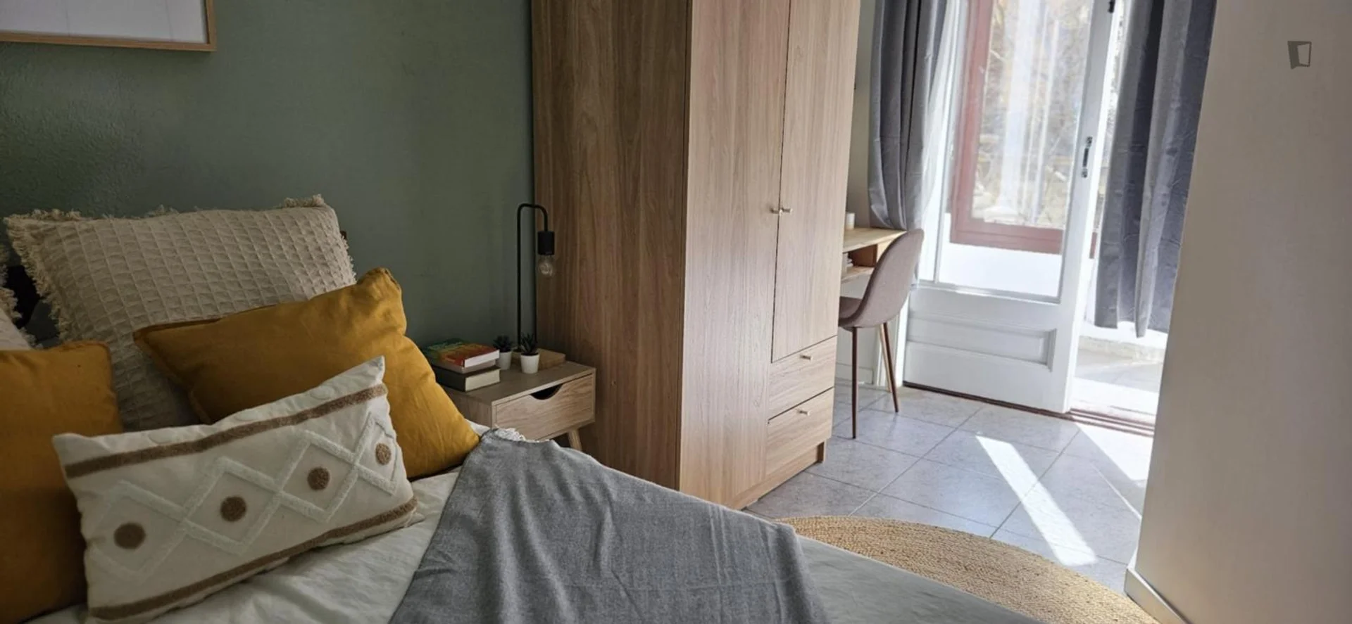 Funktionelles Studentenzimmer perfekt zum Studieren in 