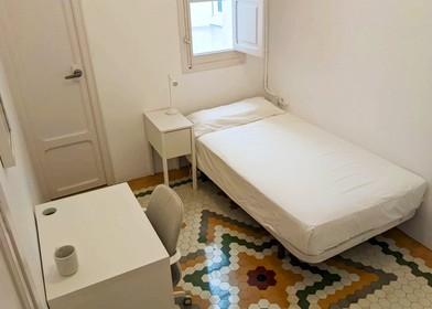 Pokój do wynajęcia we wspólnym mieszkaniu w Walencja