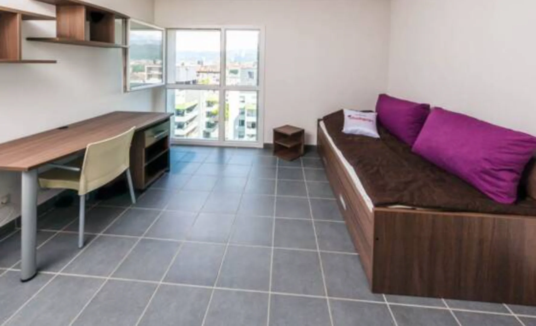 Zimmer in Studentenwohnung in  zu vermieten, voll möbliert
