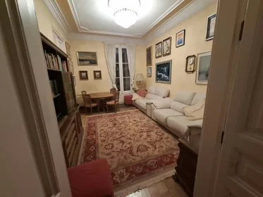 Private room at Gran Via de les Corts Catalanes, Eixample, image 4 of 8