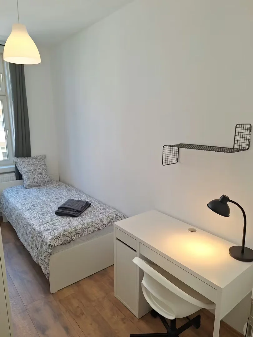 'de öğrenci dairesinde, tamamen mobilyalı kiralık oda