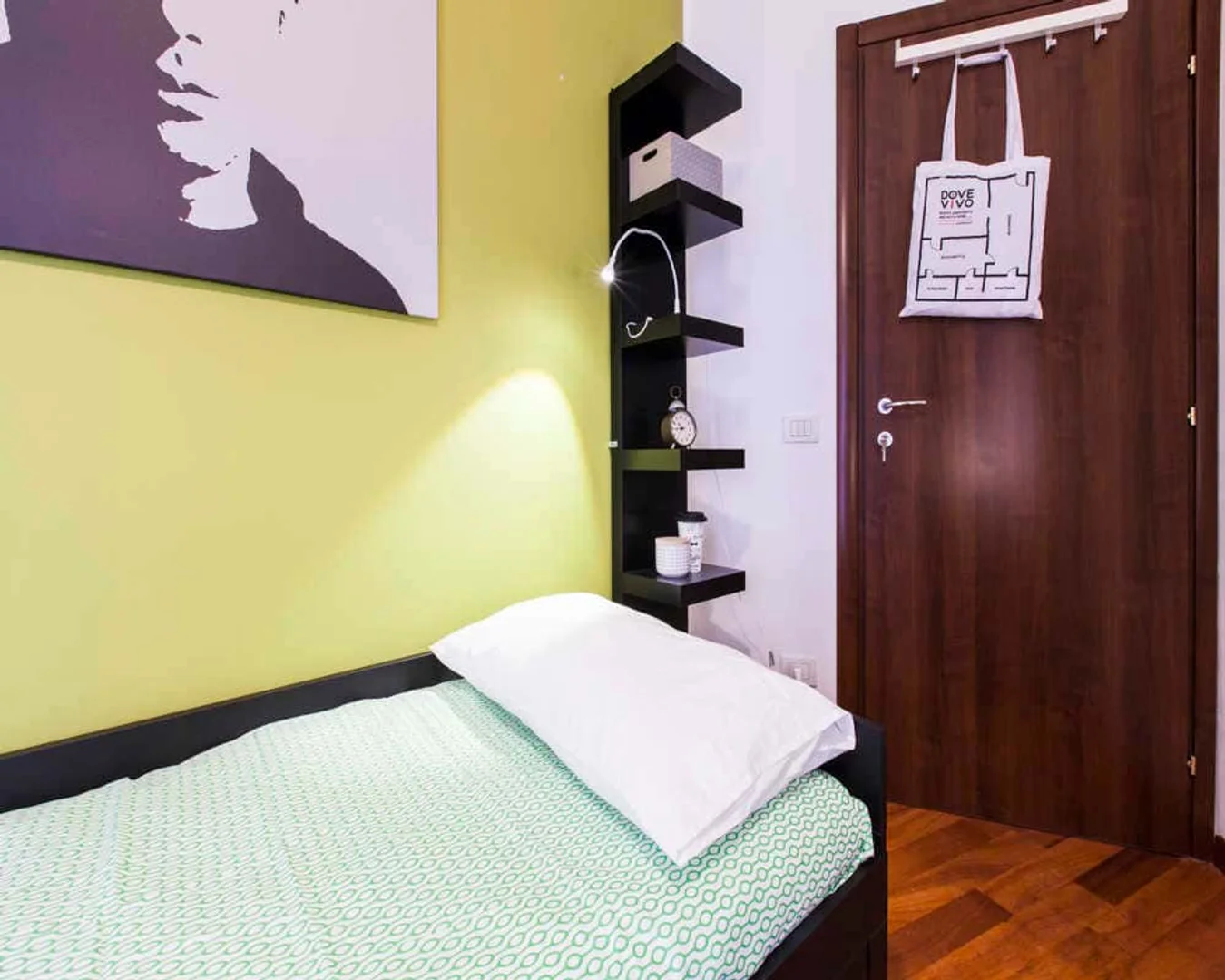 'de öğrenci dairesinde, tamamen mobilyalı kiralık oda