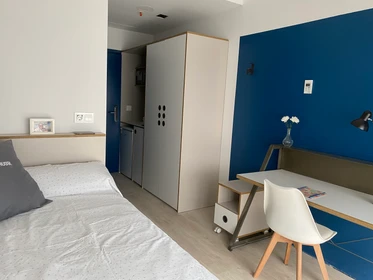 Renting rooms by the month in Sevilla