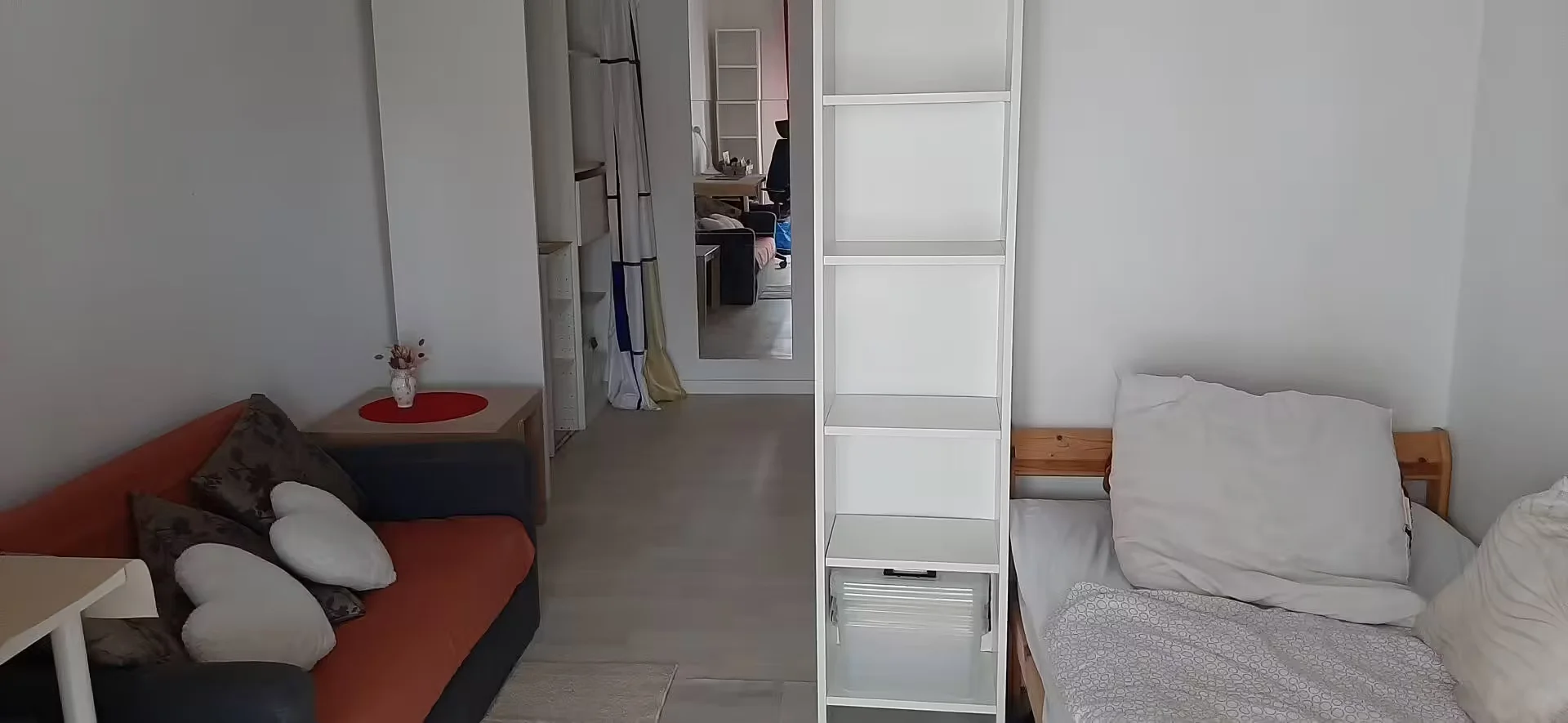 Habitación para estudiantes en  con área de estudio y facilidades compartidas