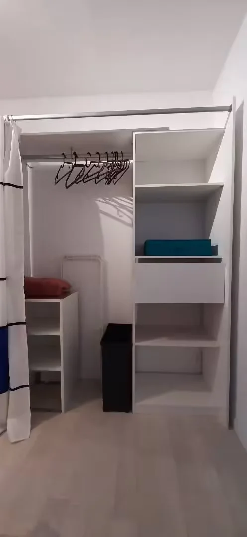 Habitación acogedora para estudiantes disponible en 