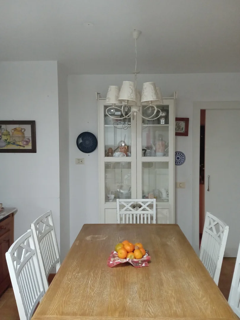 Habitación para estudiantes en  con área de estudio y facilidades compartidas
