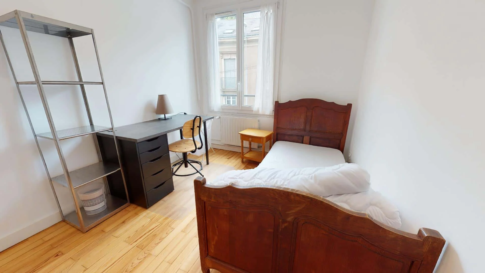 Quarto para alugar em apartamento de estudantes em , totalmente mobilado