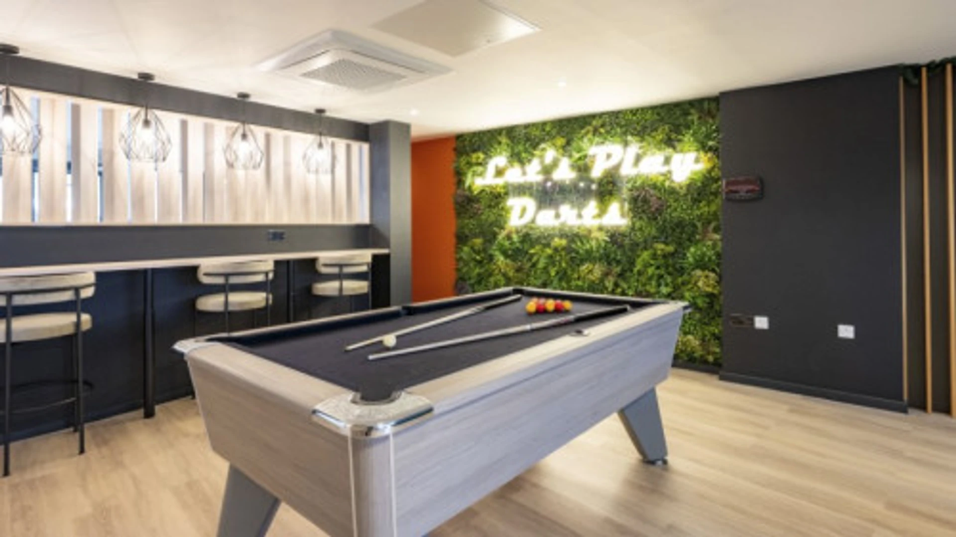 Cozy room for students available in 