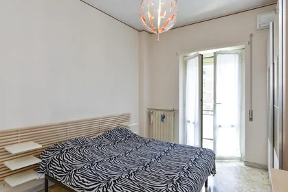 Bright private room in {area}
