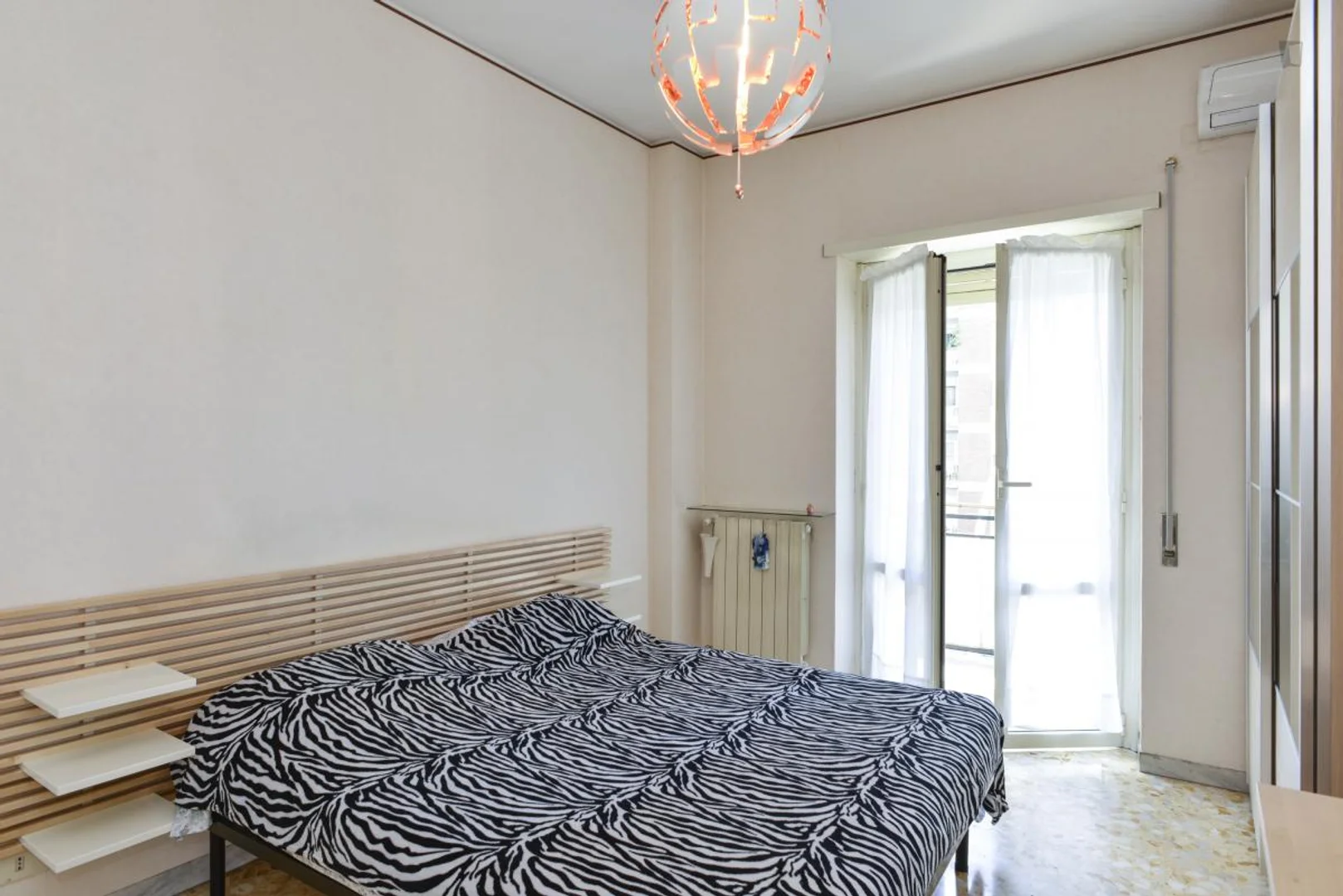 Comfortable and spacious student room in
