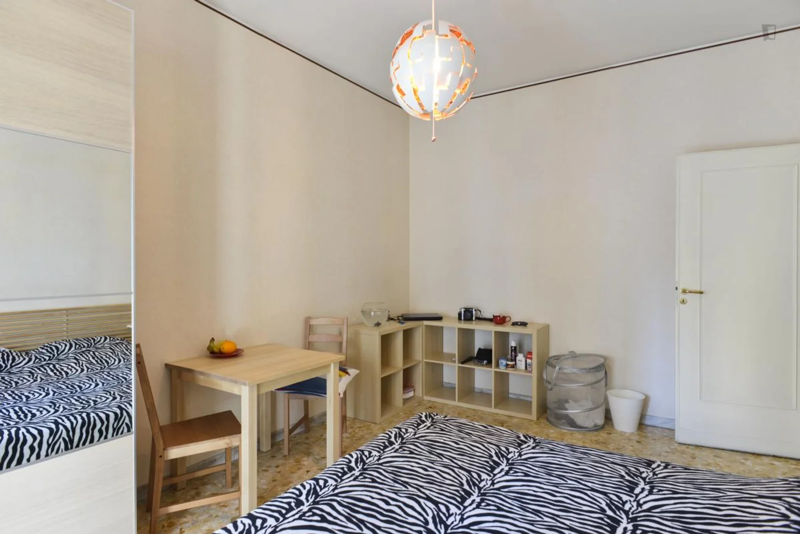 Functional student room perfect for studying in