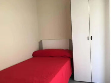 Private room at Calle Avenida de España, 35 Getafe, image 1 of 10