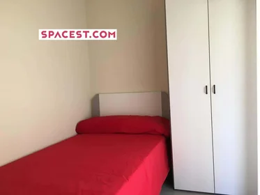 Private room at Calle Avenida de España, 35 Getafe, image 1 of 18