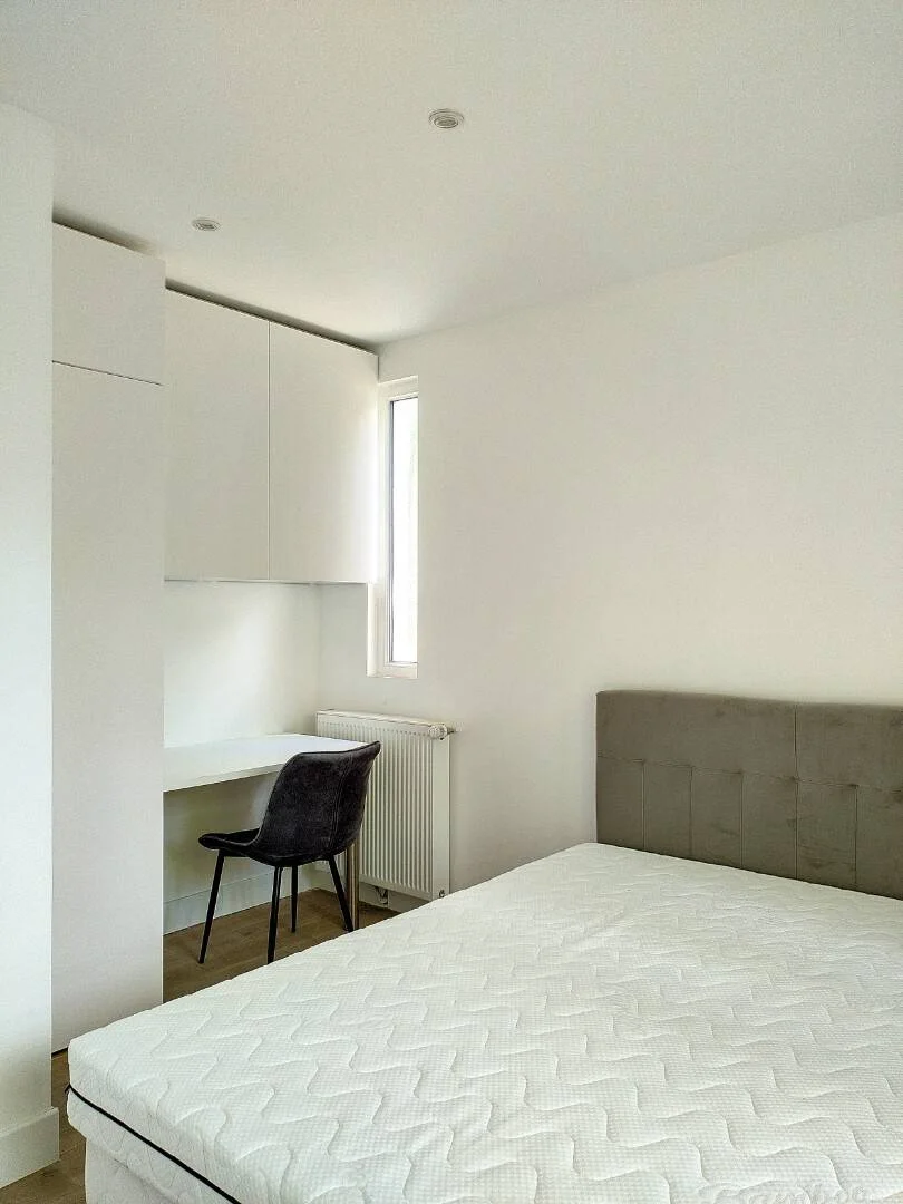 Chambre abordable pour les étudiants avec un bon éclairage dans 